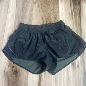 Lululemon Hotty Hot short